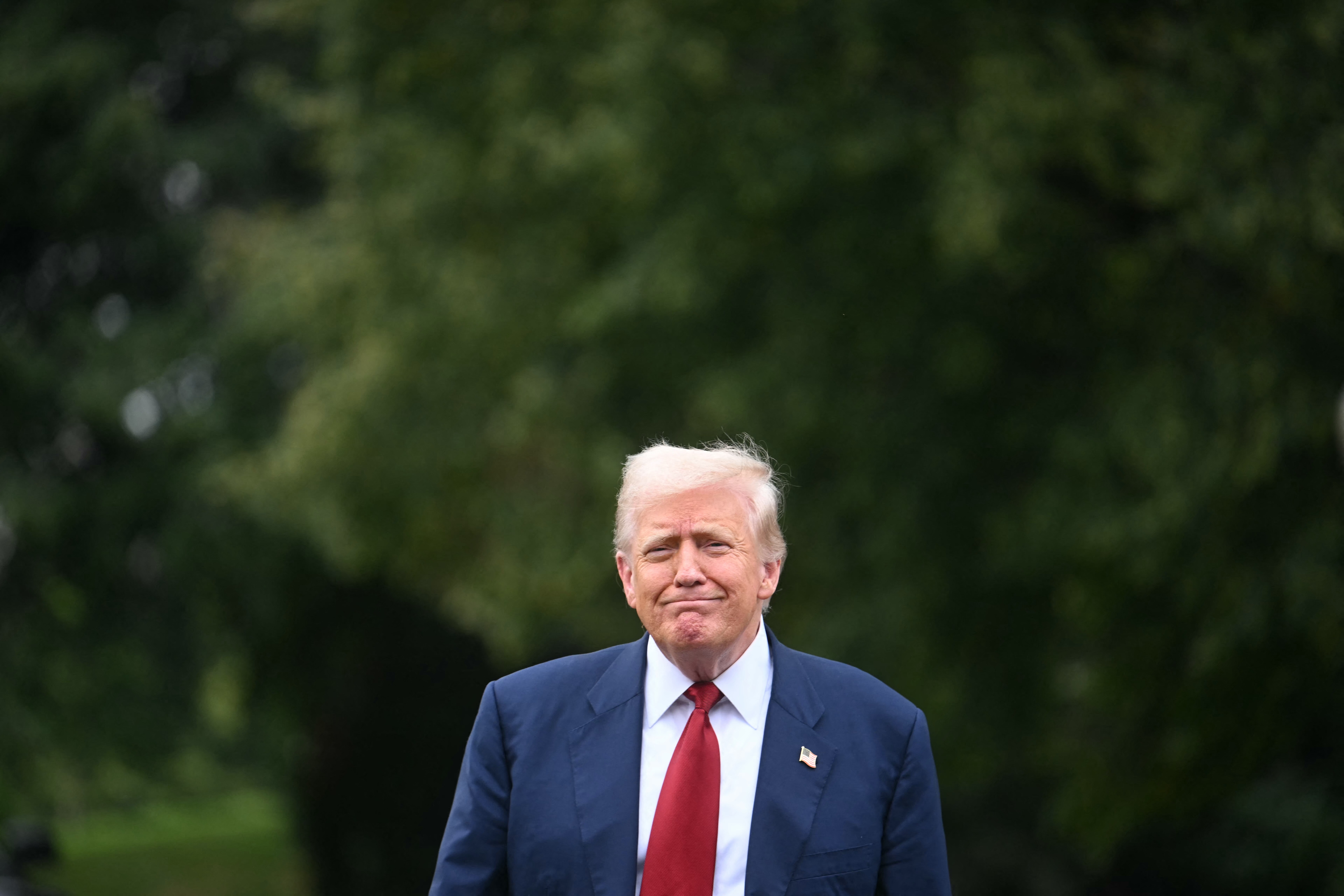 Trump diz que pode distribuir parte do dinheiro das tarifas para a população de média e baixa renda dos EUA