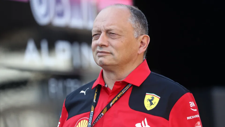 'Eu não preciso motivar Hamilton', diz chefe após Lewis se chamar de inútil